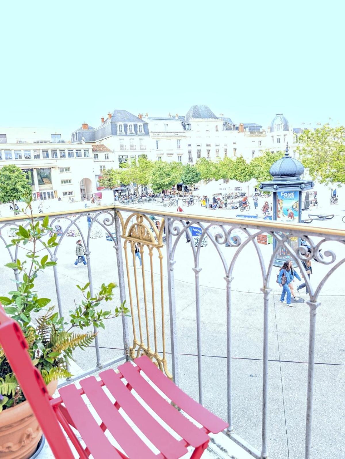 Le Castille D'or Elegant, En Face De L'hotel De * Poitiers