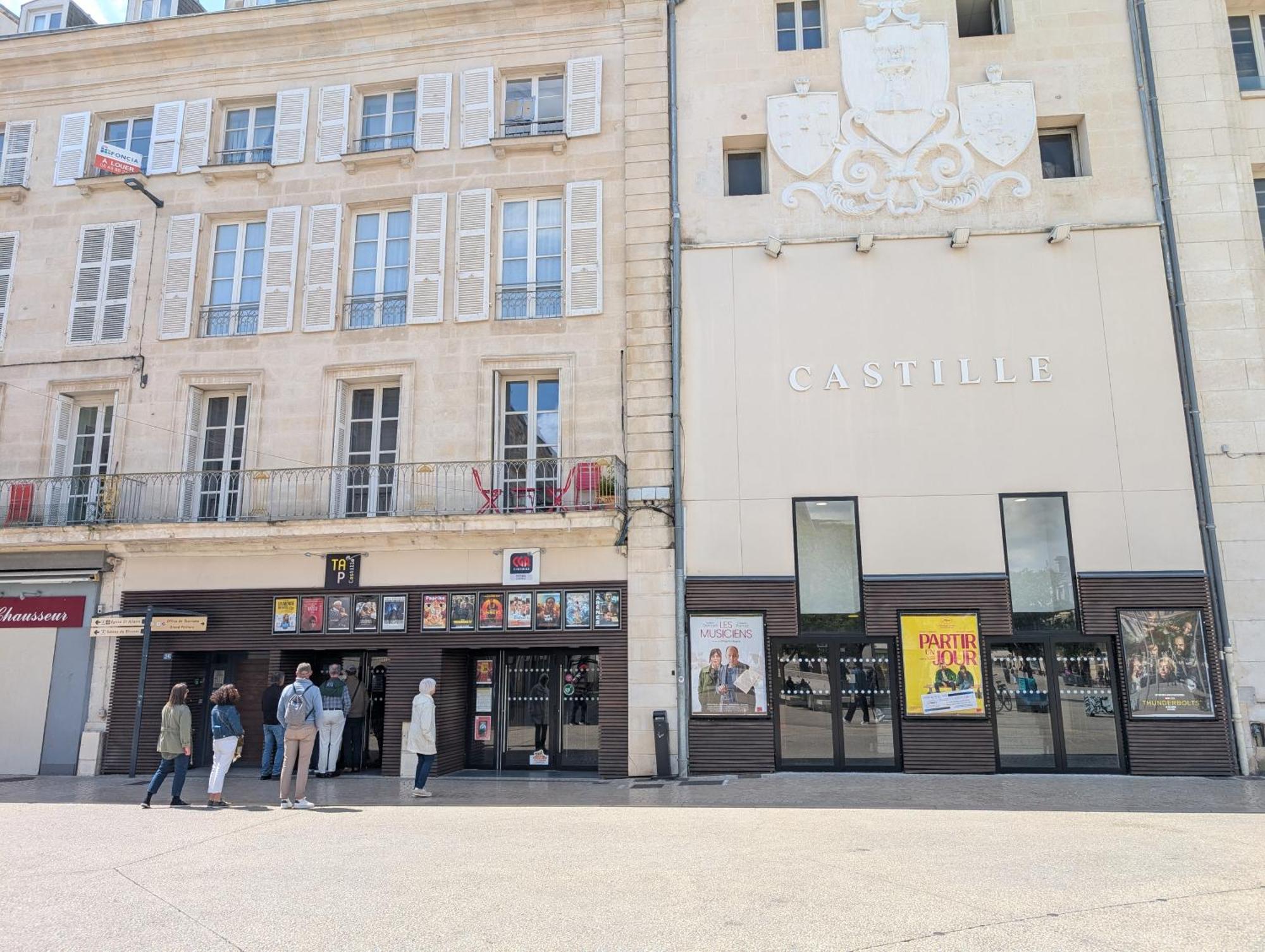 Le Castille D'or Elegant, En Face De L'hotel De Appartement Poitiers