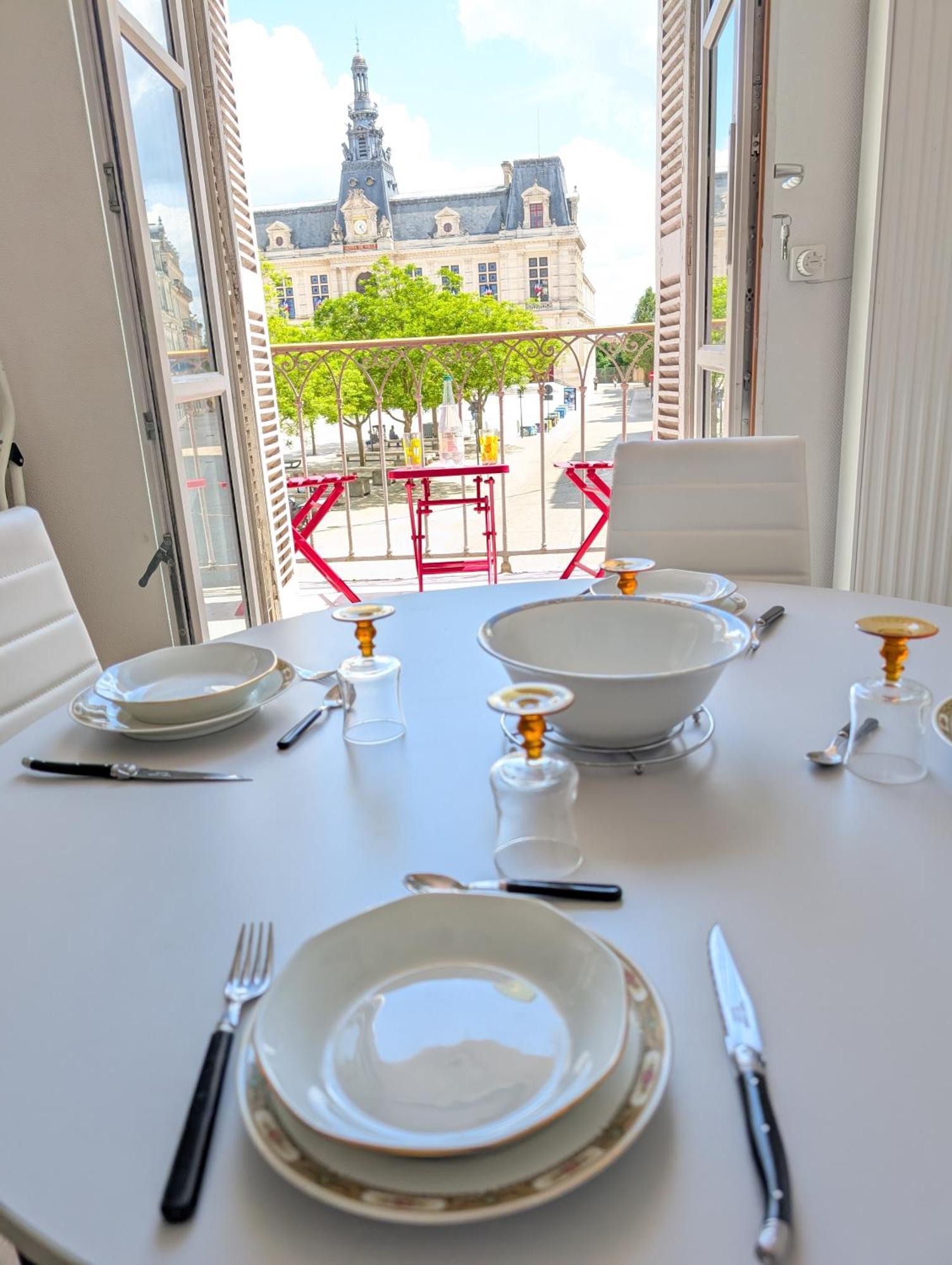 Le Castille D'or Elegant, En Face De L'hotel De Appartement Poitiers
